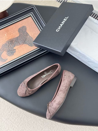 ua Ch*el ballet flats