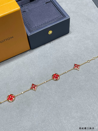 l0*is V*t0n large red agate four flower bracelet