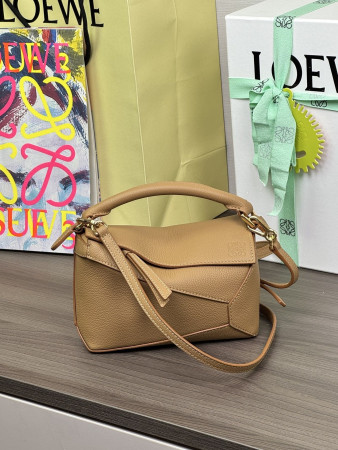 L0ew* mini puzzle edge bag in soft grained calfskin 18x12.5x8cm