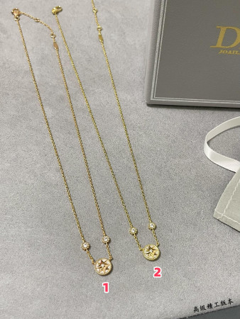 D*or mini compass necklace
