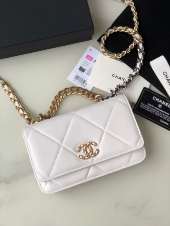 Ch*el classic wallet on chain 4.8 × 7.5 × 1.4 in
