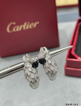 Ca*t*er parrot earrings