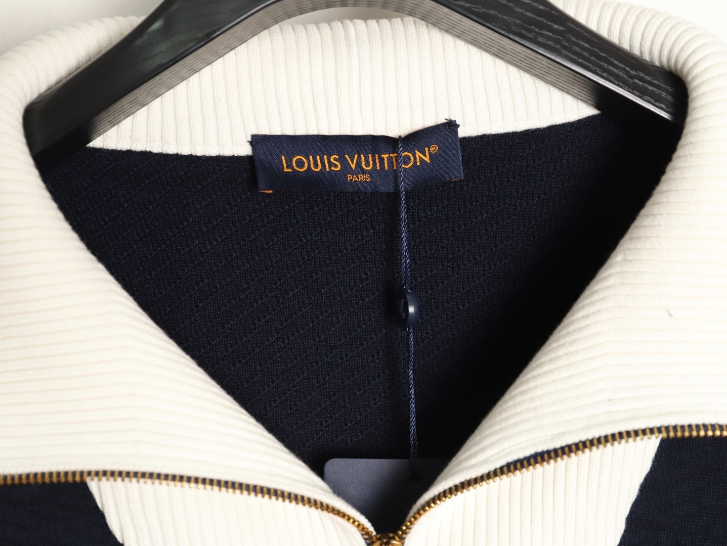 l0*is V*t0n lv sweaters coats