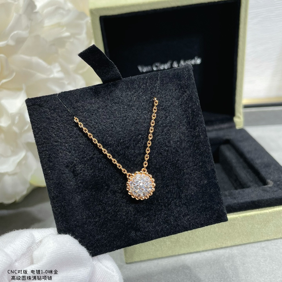 v*n cl*f & arpels round bead full Di*m*nd necklace