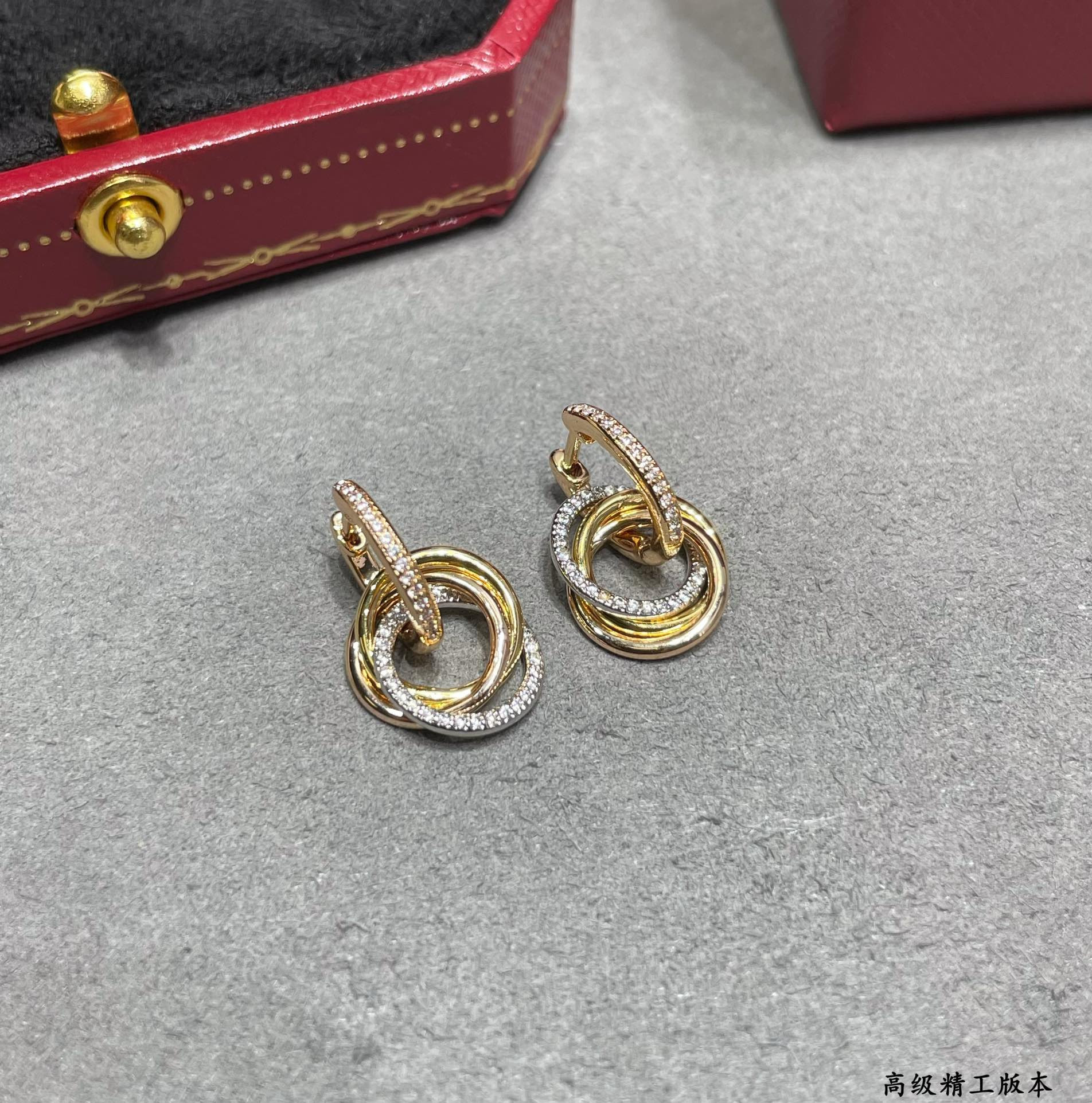 ca*t*er small size triple-ring Di*m*nd earrings