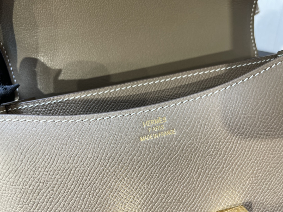 Hermès Constance 19 Epsom Gold Hardware 7.25" x 6.25" x 2.25"