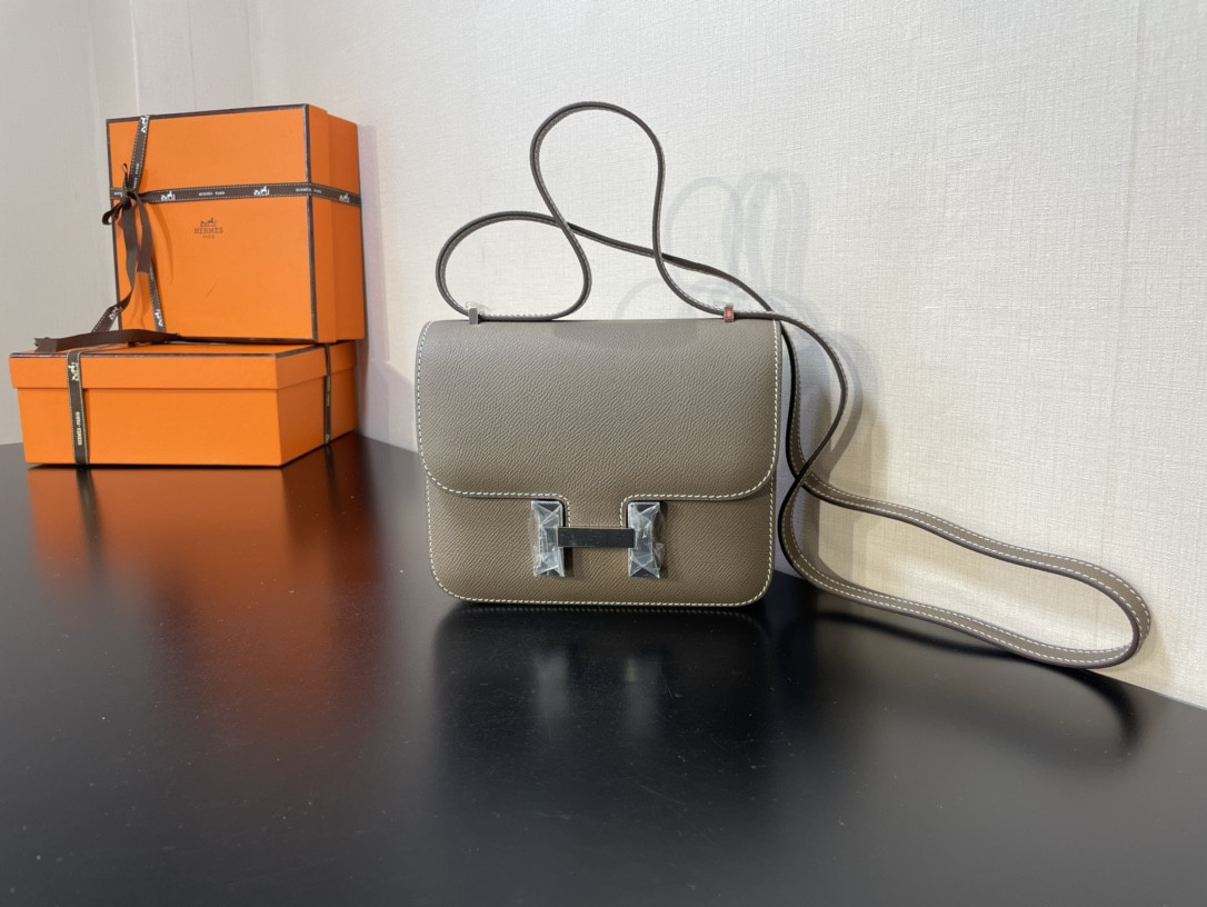 Hermès Constance 19 Epsom Silver Hardware 7.25" x 6.25" x 2.25"