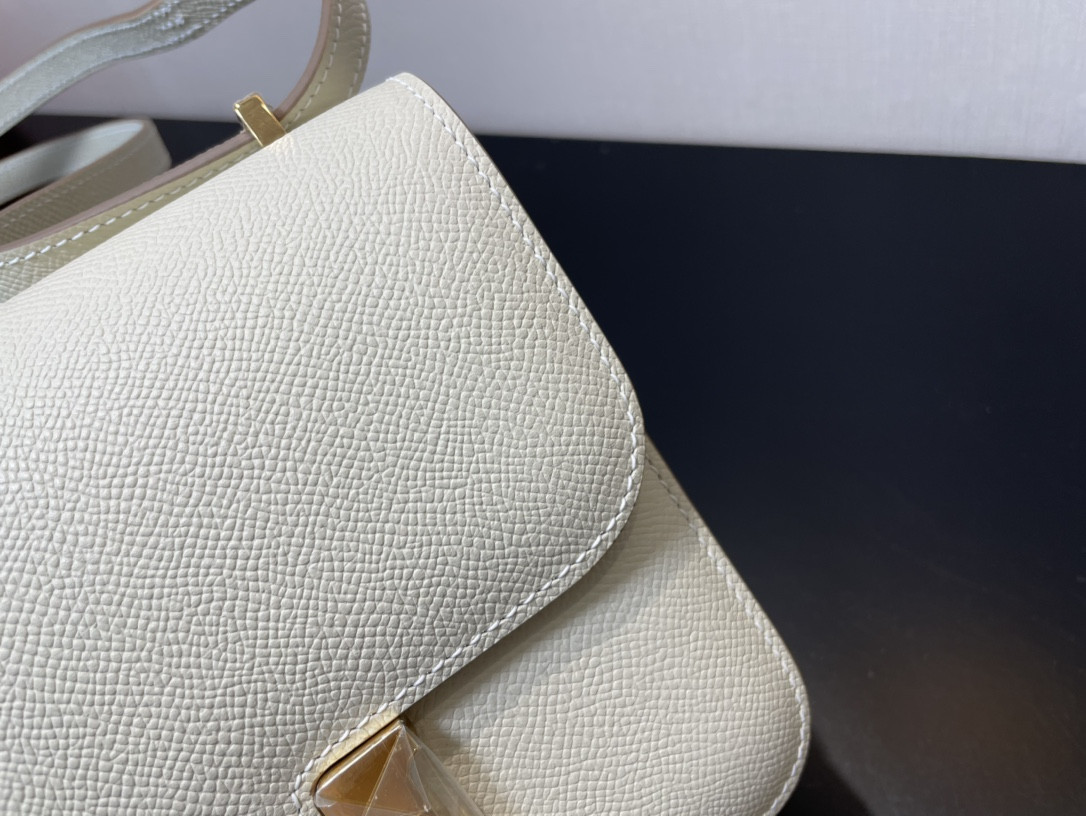 Hermès Constance 19 Epsom Gold Hardware 7.25" x 6.25" x 2.25"