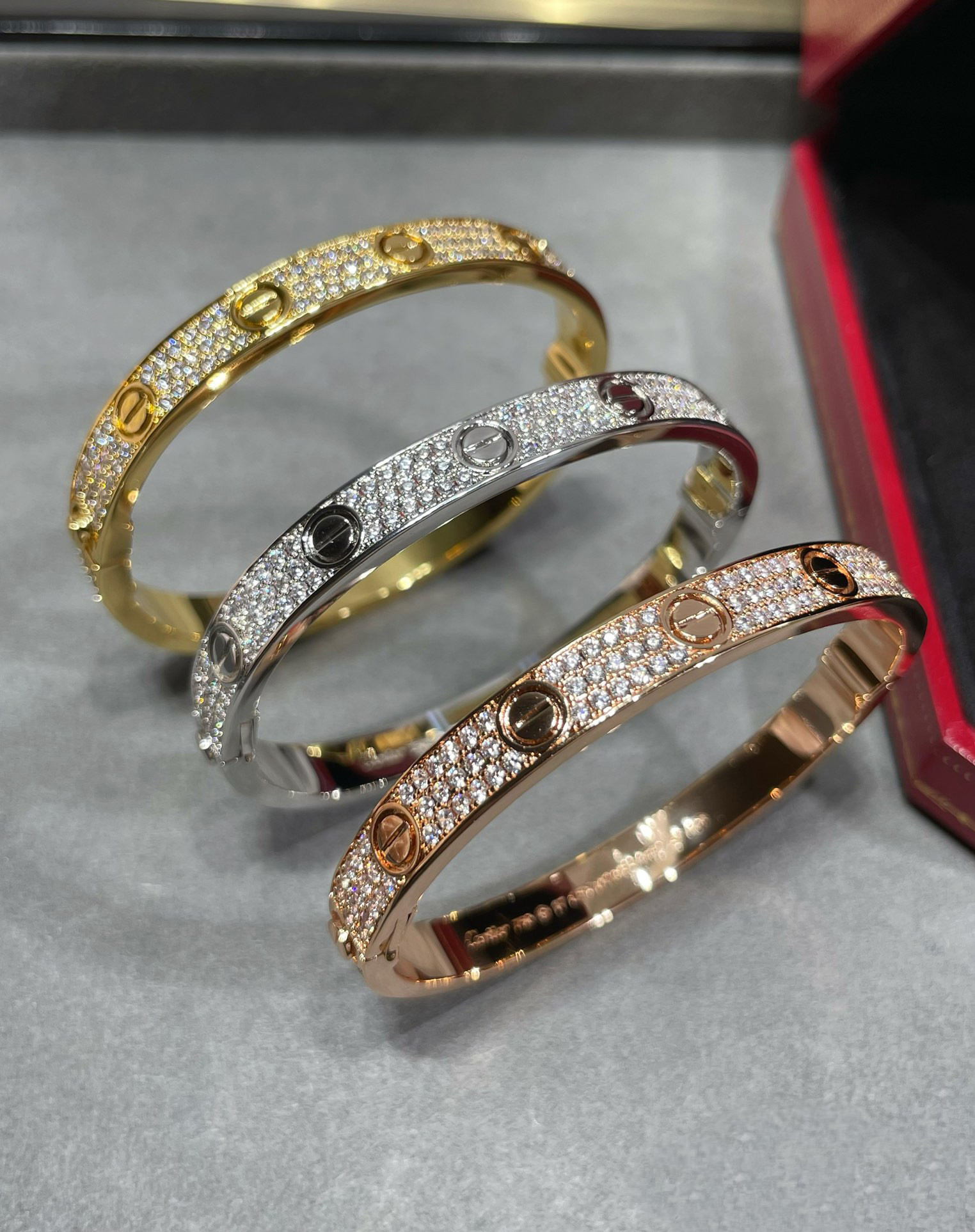 ca*t*er wide Di*m*nd star bracelet