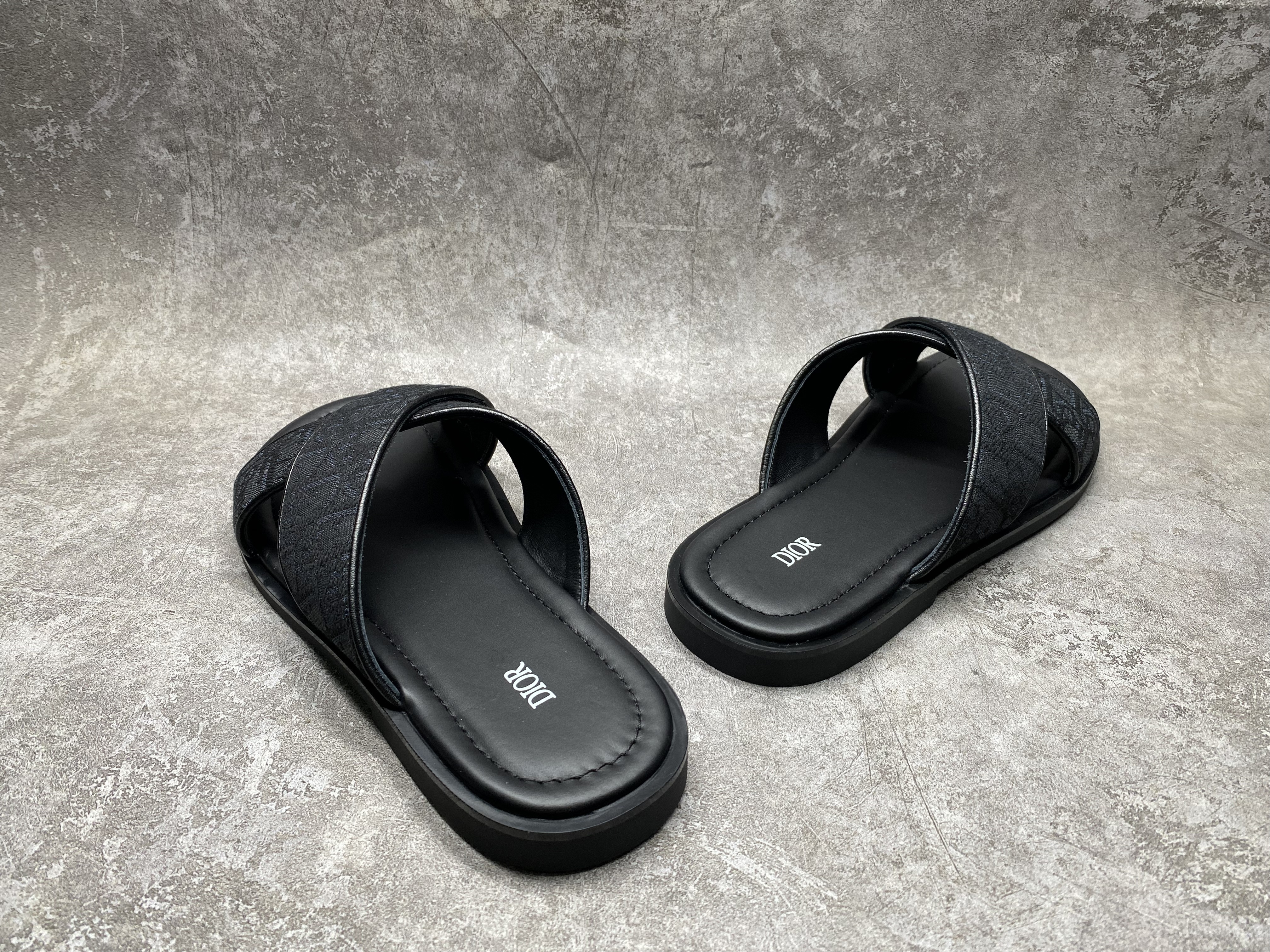 ua D*or alias sandal