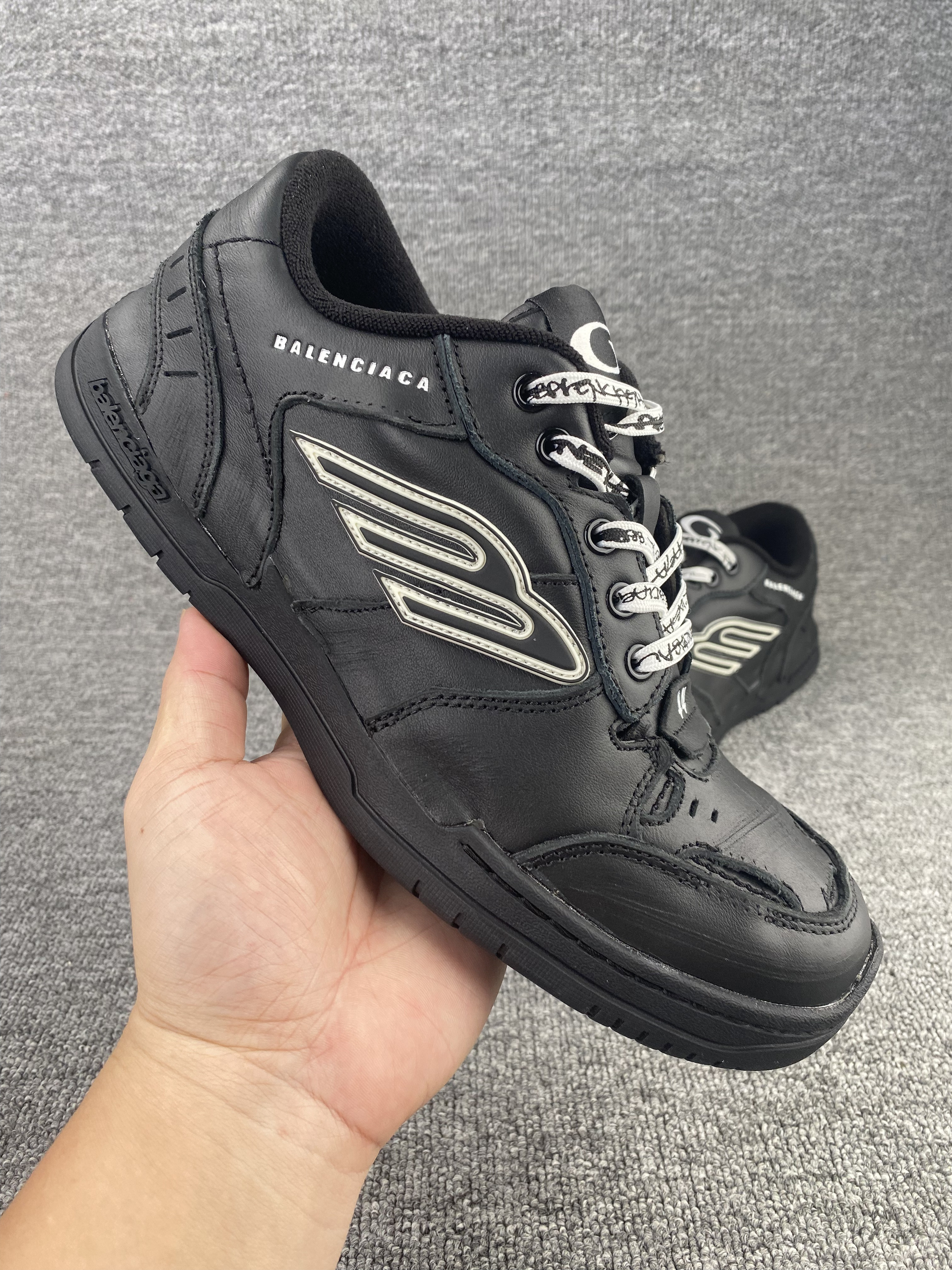 ua Ba*len*cia*ga hamptons worn-out sneaker in black(run one size large)
