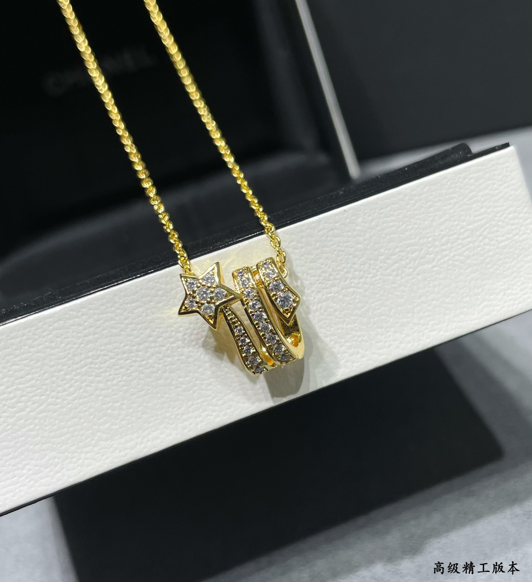 Ch*el comet necklace