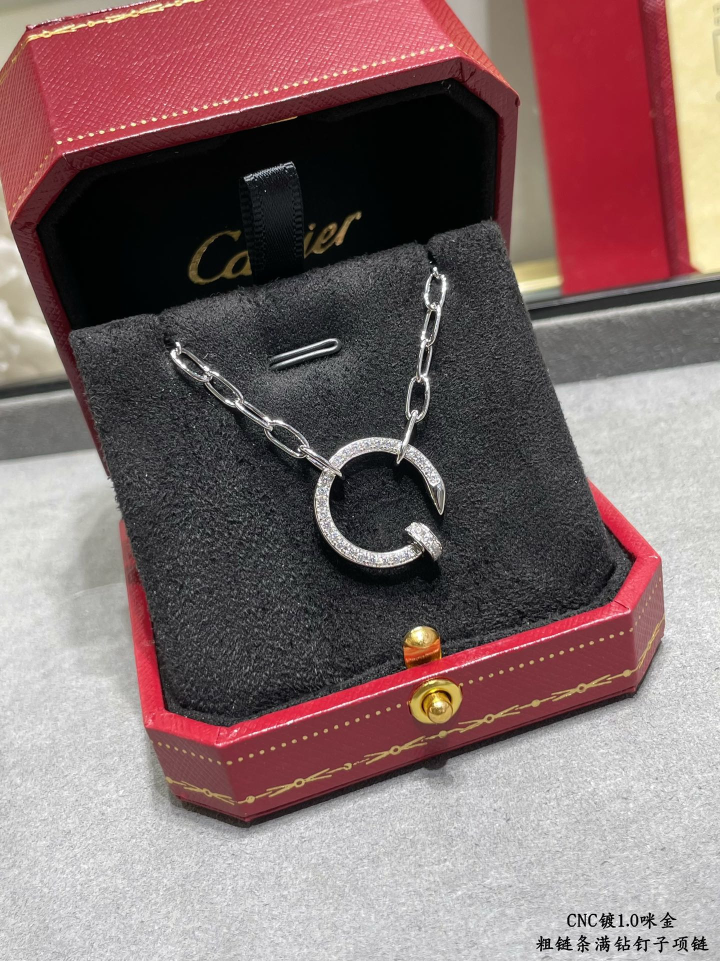 ca*t*er thick chain full of Di*m*nd nail necklace