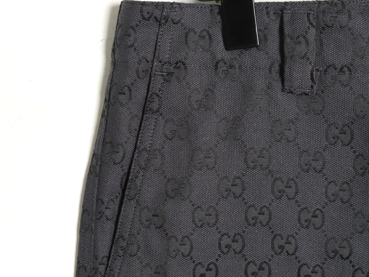 G*u*i 25ss shorts