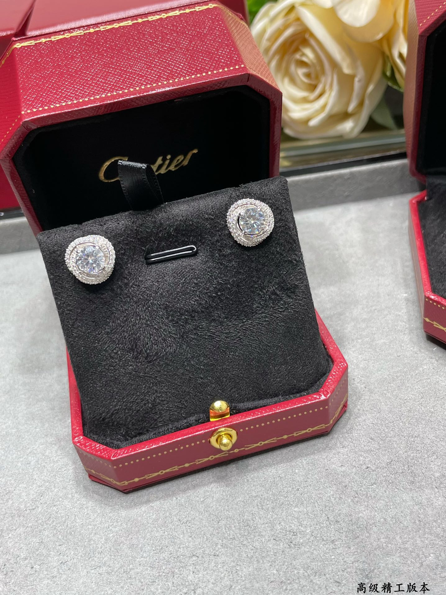 Ca*t*er twist stud earrings