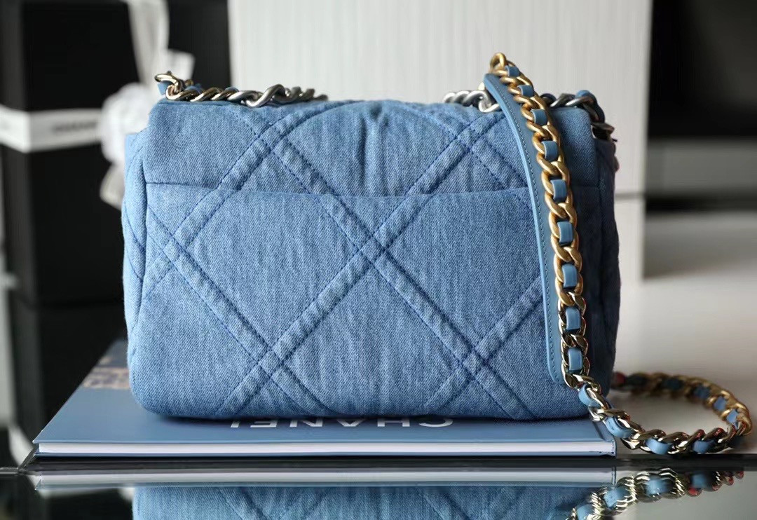 Ch*el denim quilted medium 19 bag 30cm