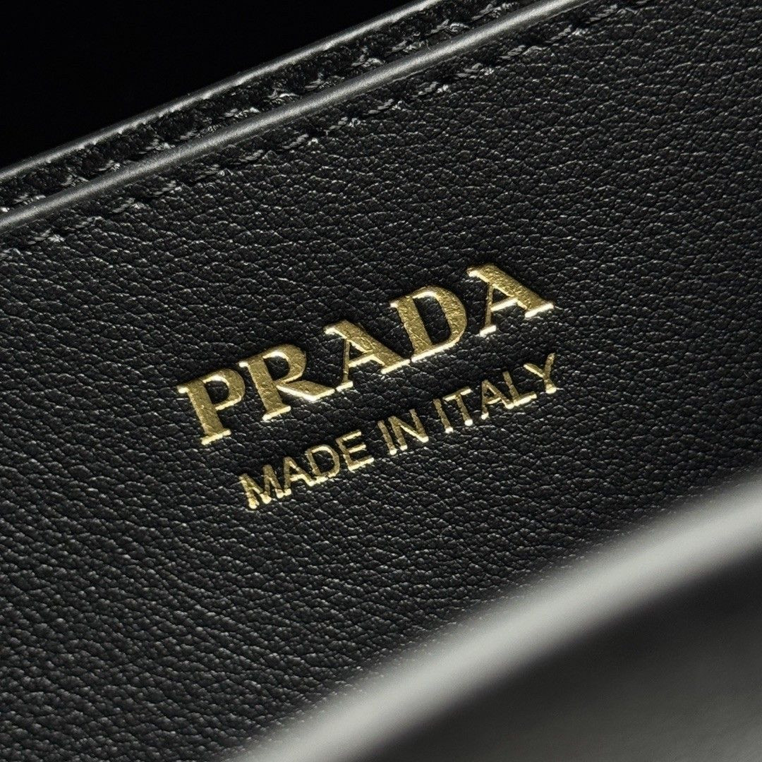 Pra*a buckle leather bag with belt black 25x35x14cm