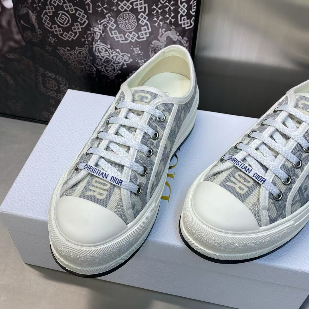 ua D*or sneaker