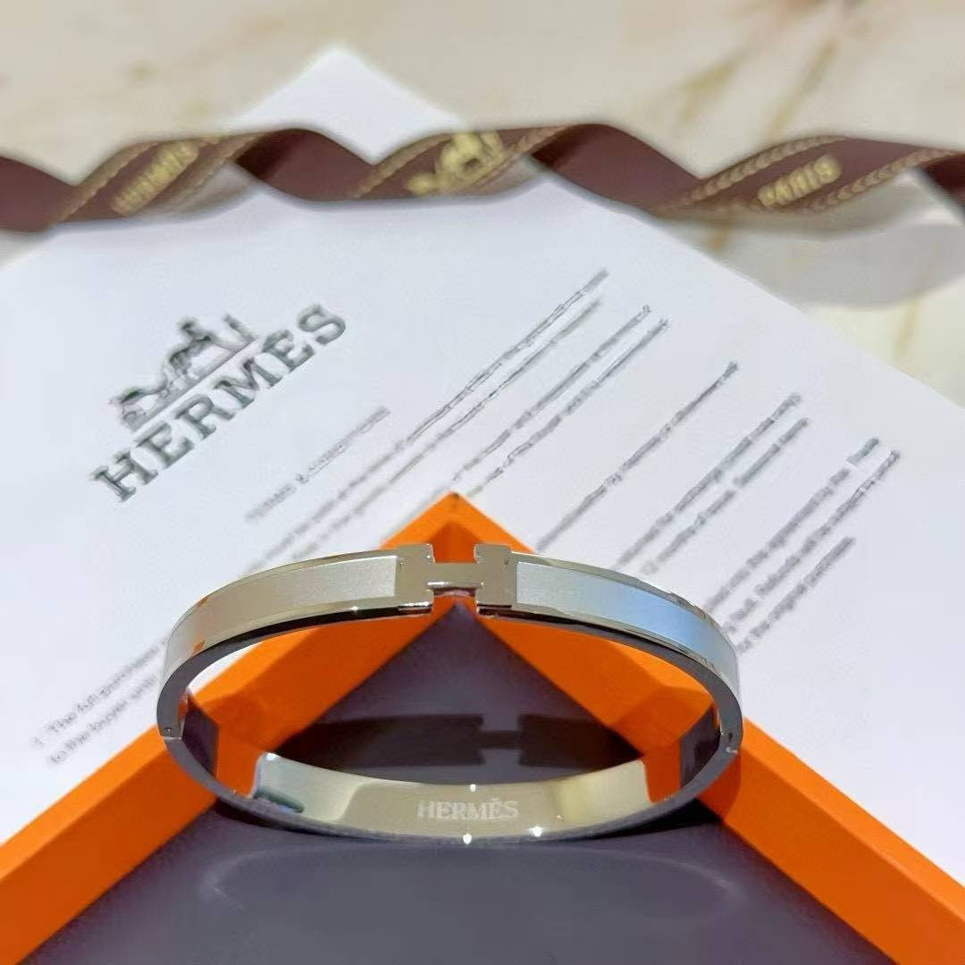 H**mes bracelet