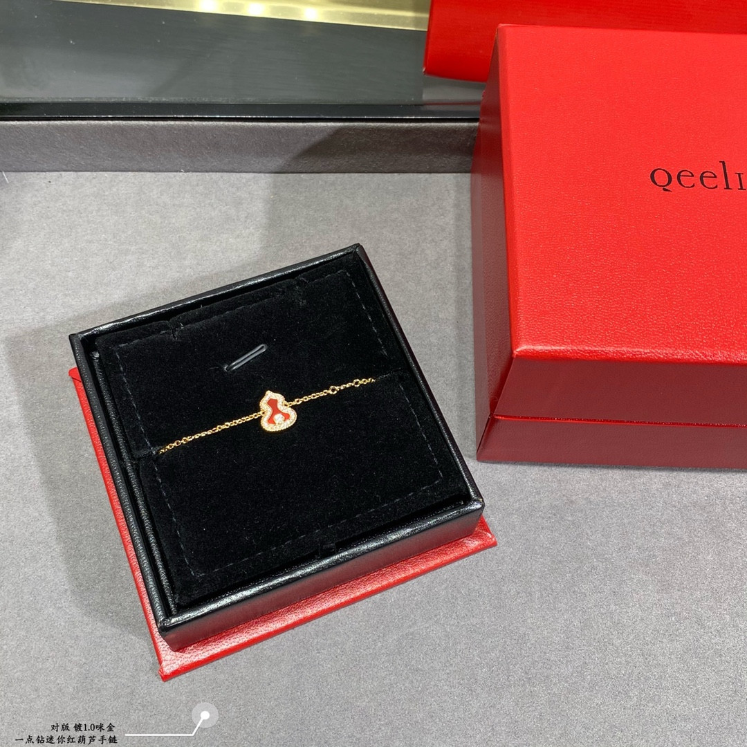 qeelin mini Di*m*nd red gourd bracelet