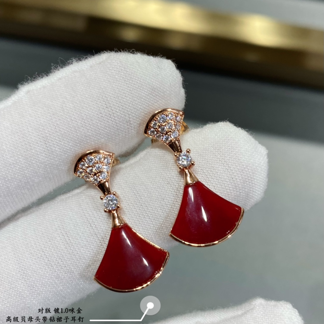 b*l*ai headband Di*m*nd scalloped skirt earrings