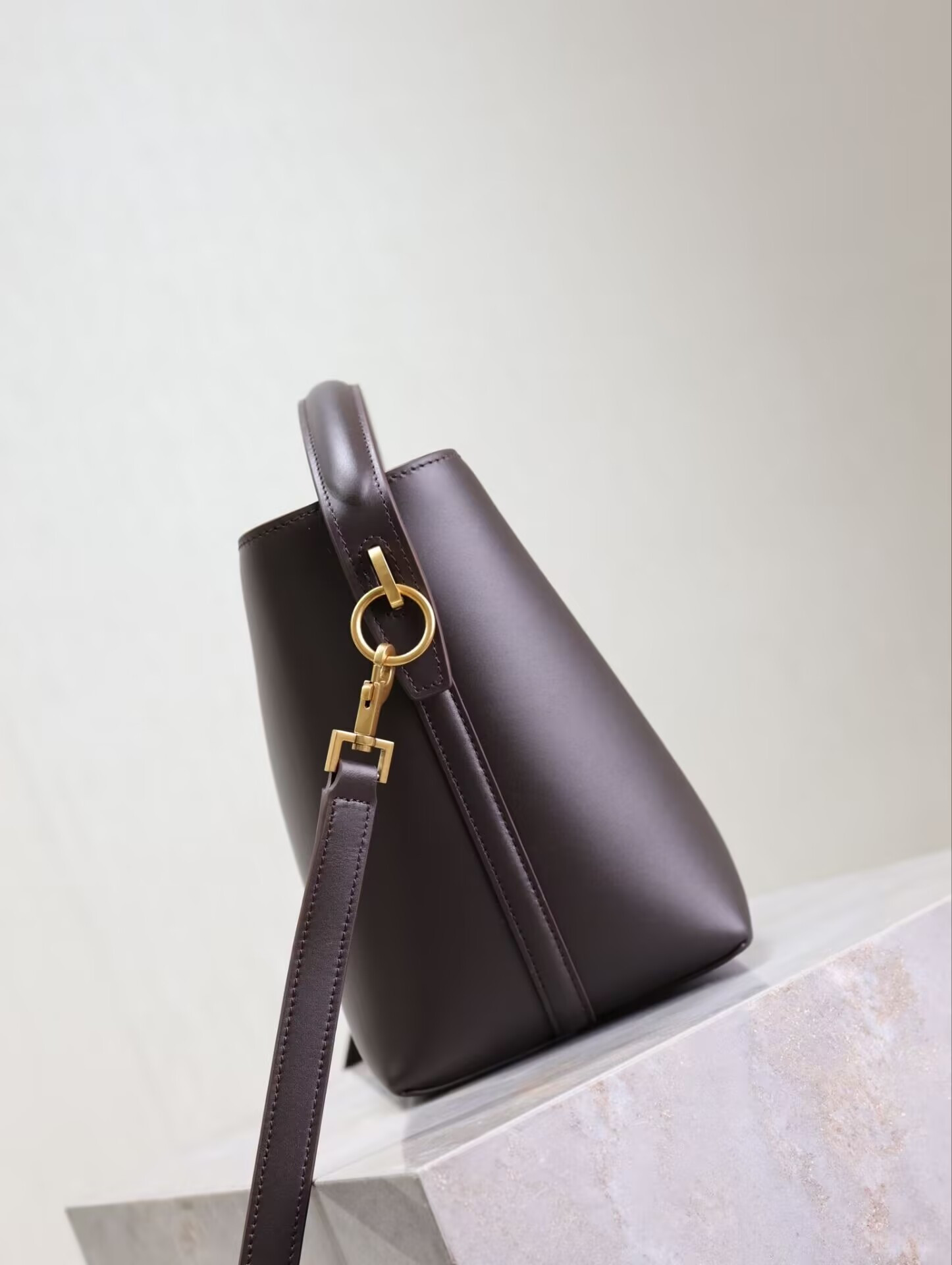 Y*L le 37 in shiny leather 17x20x13cm