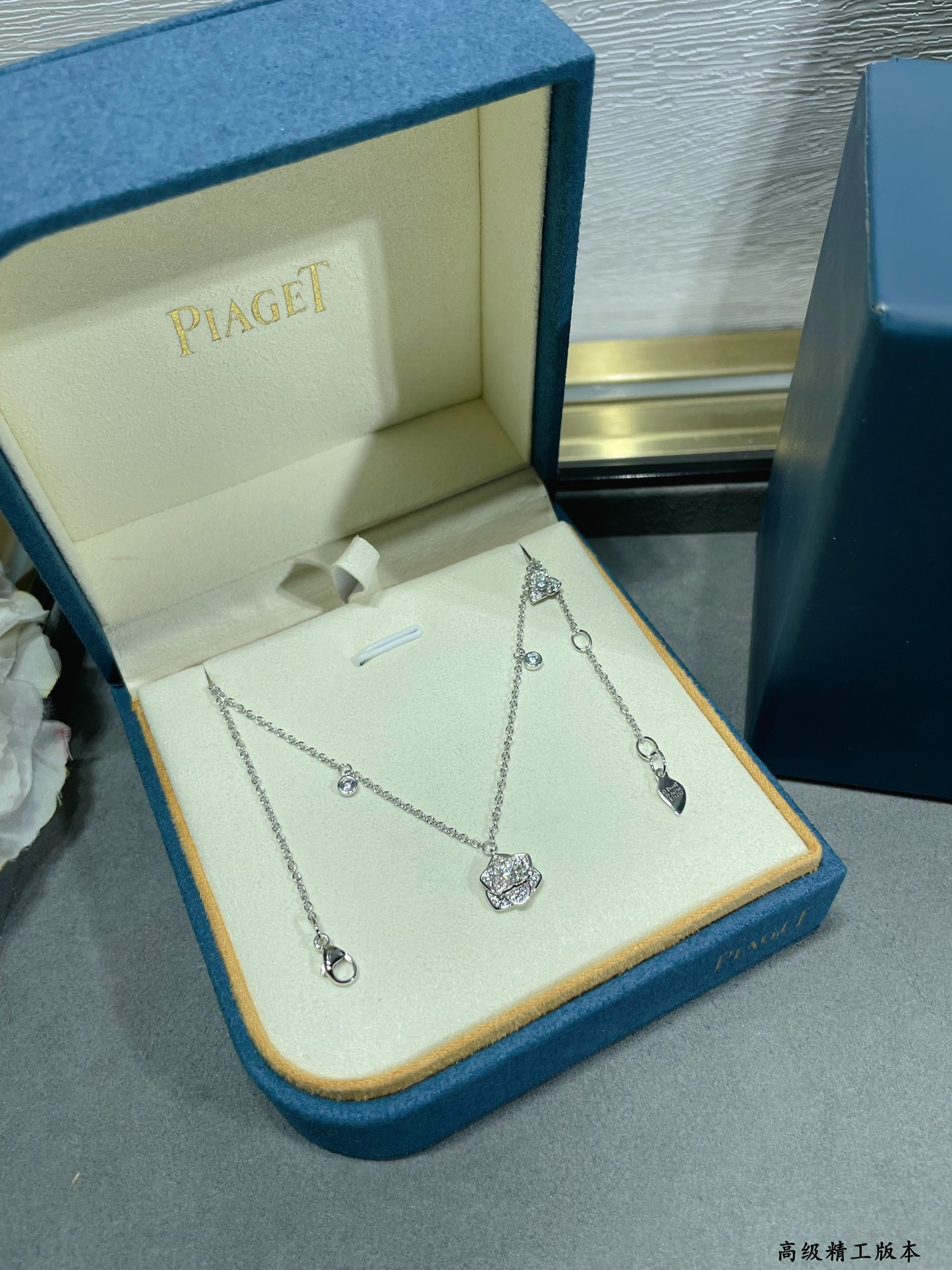 piaget fully Di*m*nd-encrusted flower necklace