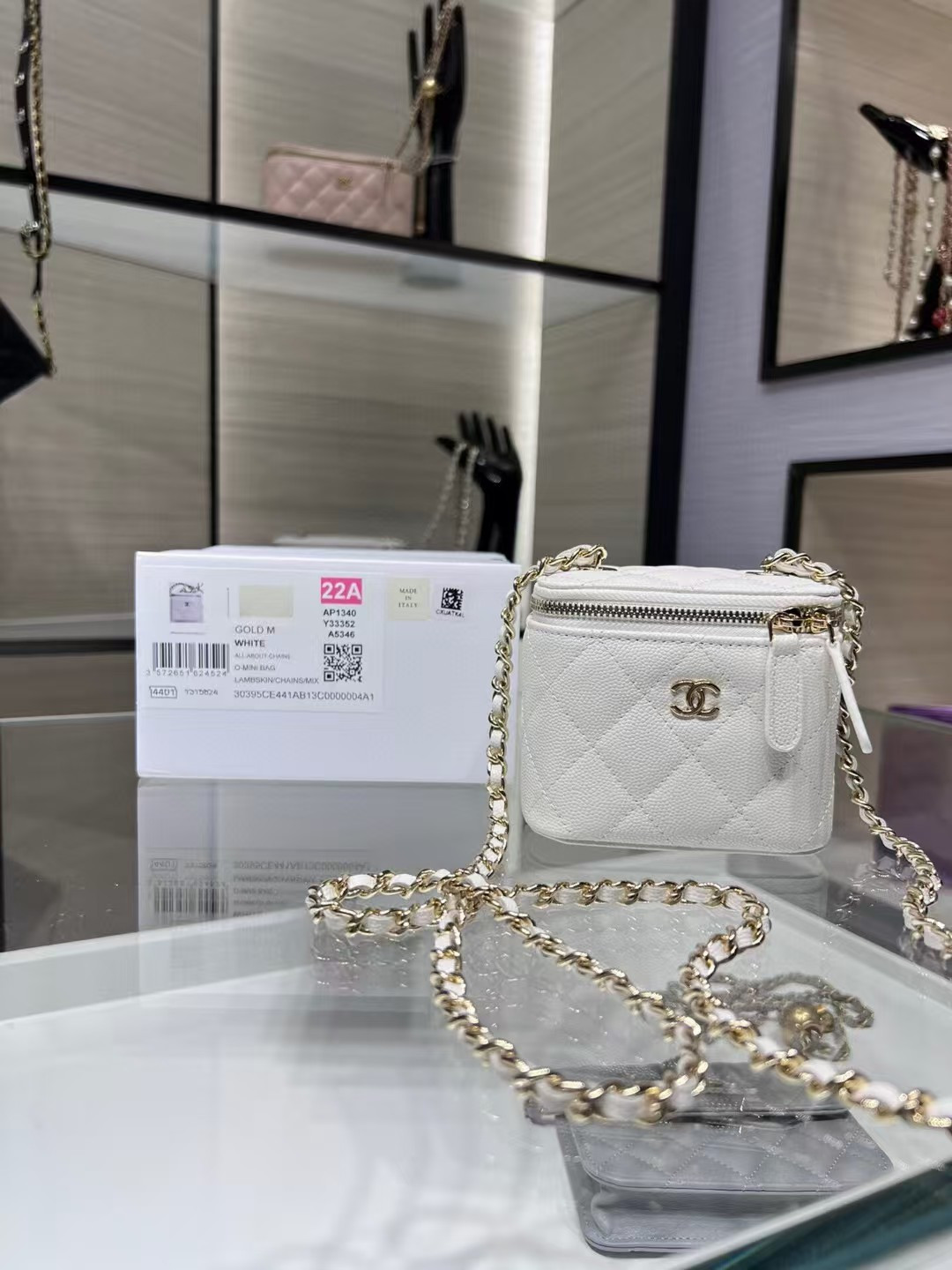 Ch*el small vanity with chain 9.5x13x6cm