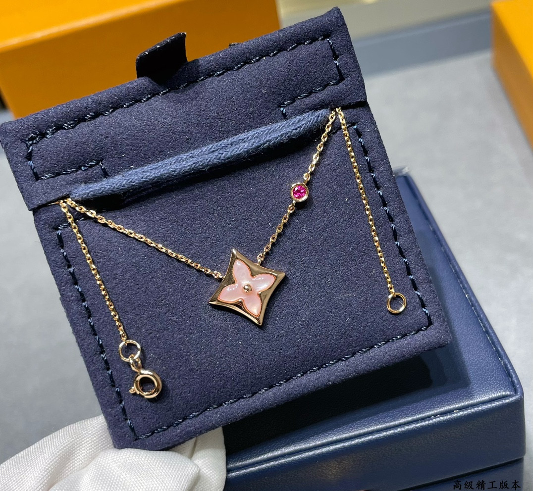 l0*is v*t0n square pink Di*m*nd pink shell necklace