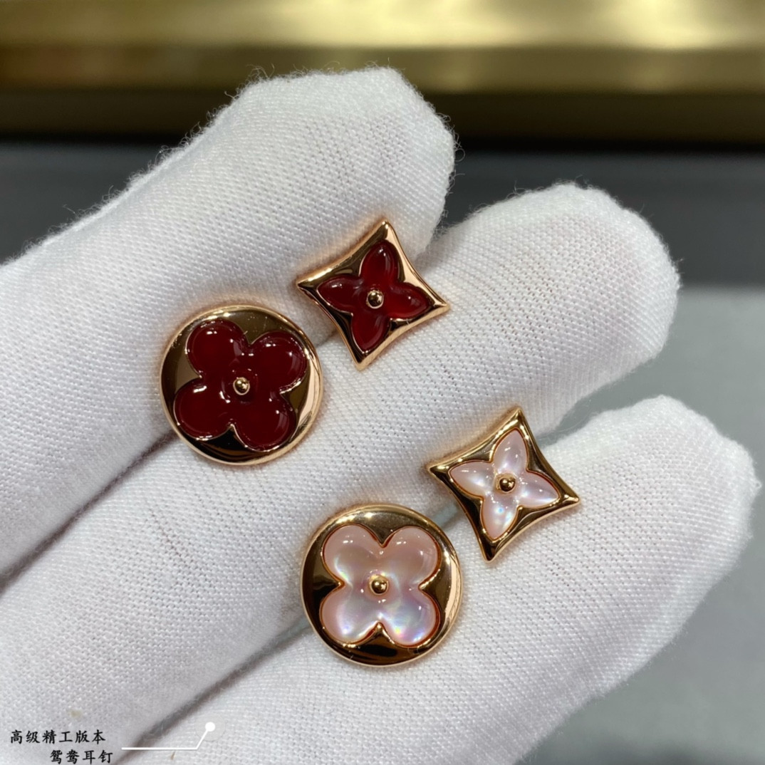l0*is V*t0n earrings