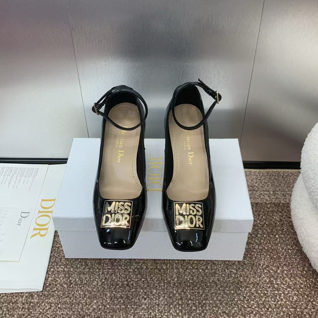 ua D*or miss D*or graffiti pump