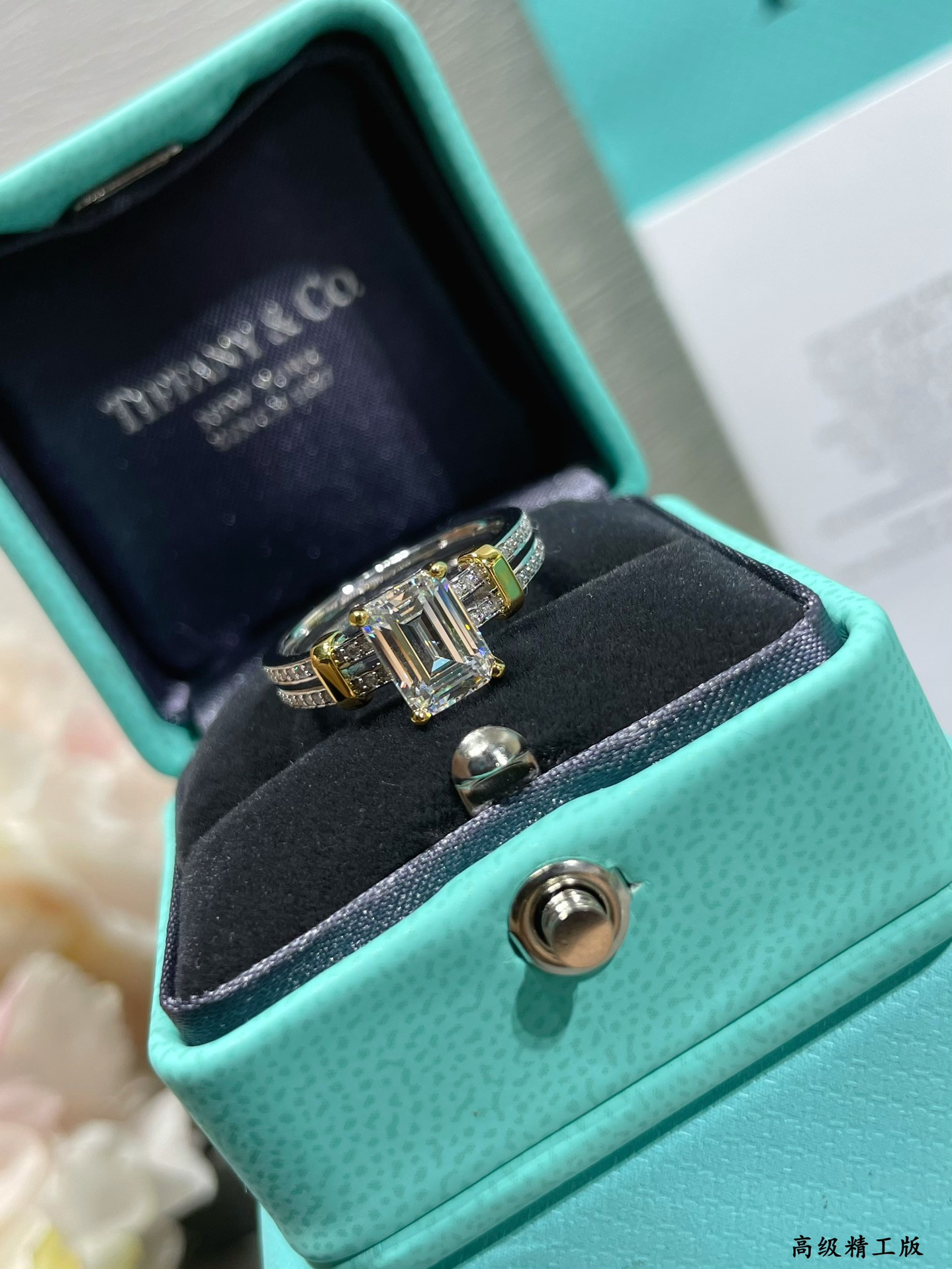 t*f*ny & co. mixed-metal white Di*m*nd ring ag925
