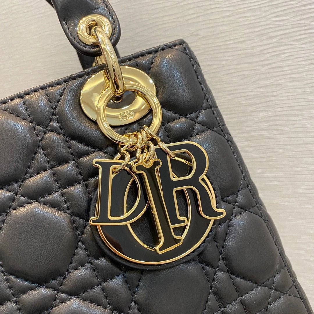 small lady D*oramour my abcD*or bag 8 x 6.5 x 3 inches