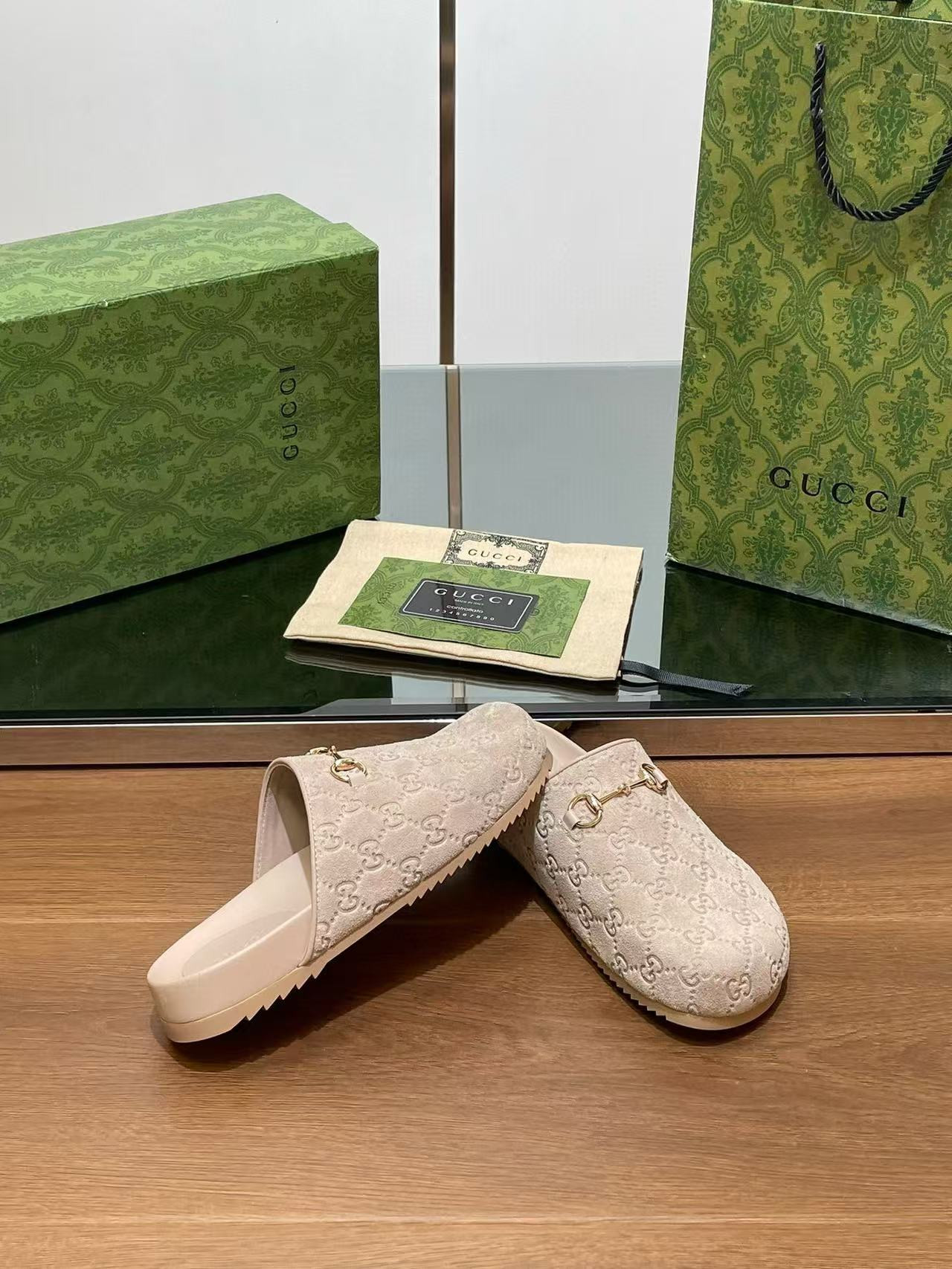ua G*u*i slipper