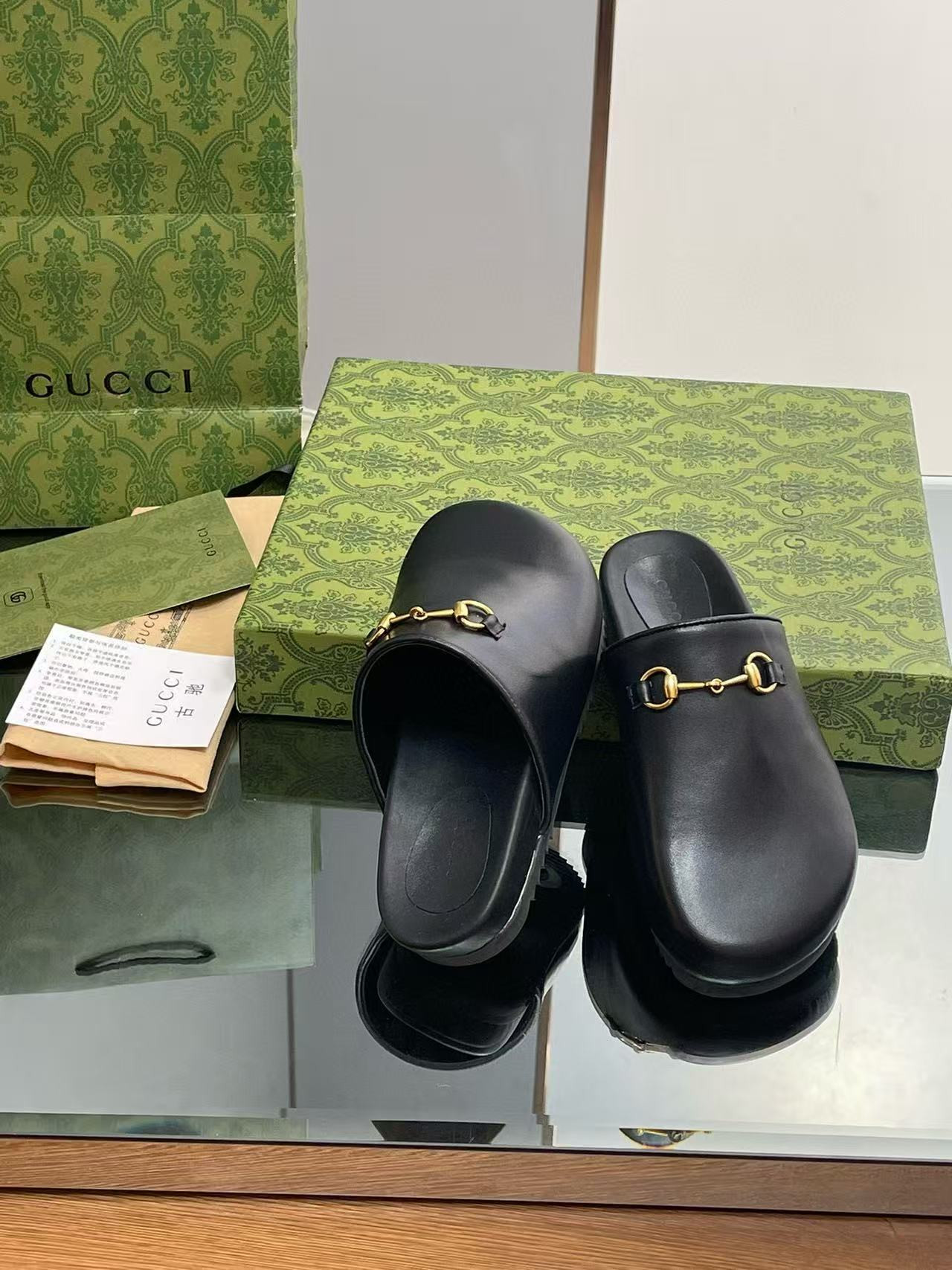 ua G*u*i slippers