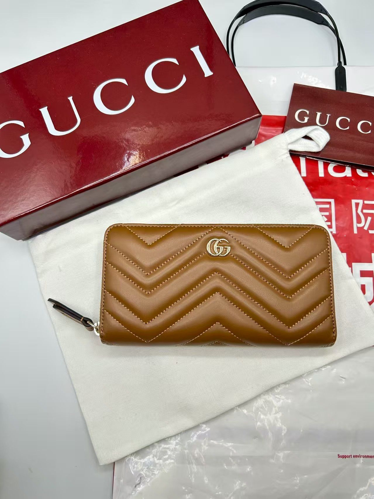 G*u*i gg marmont zip around wallet 19x10.5x2cm