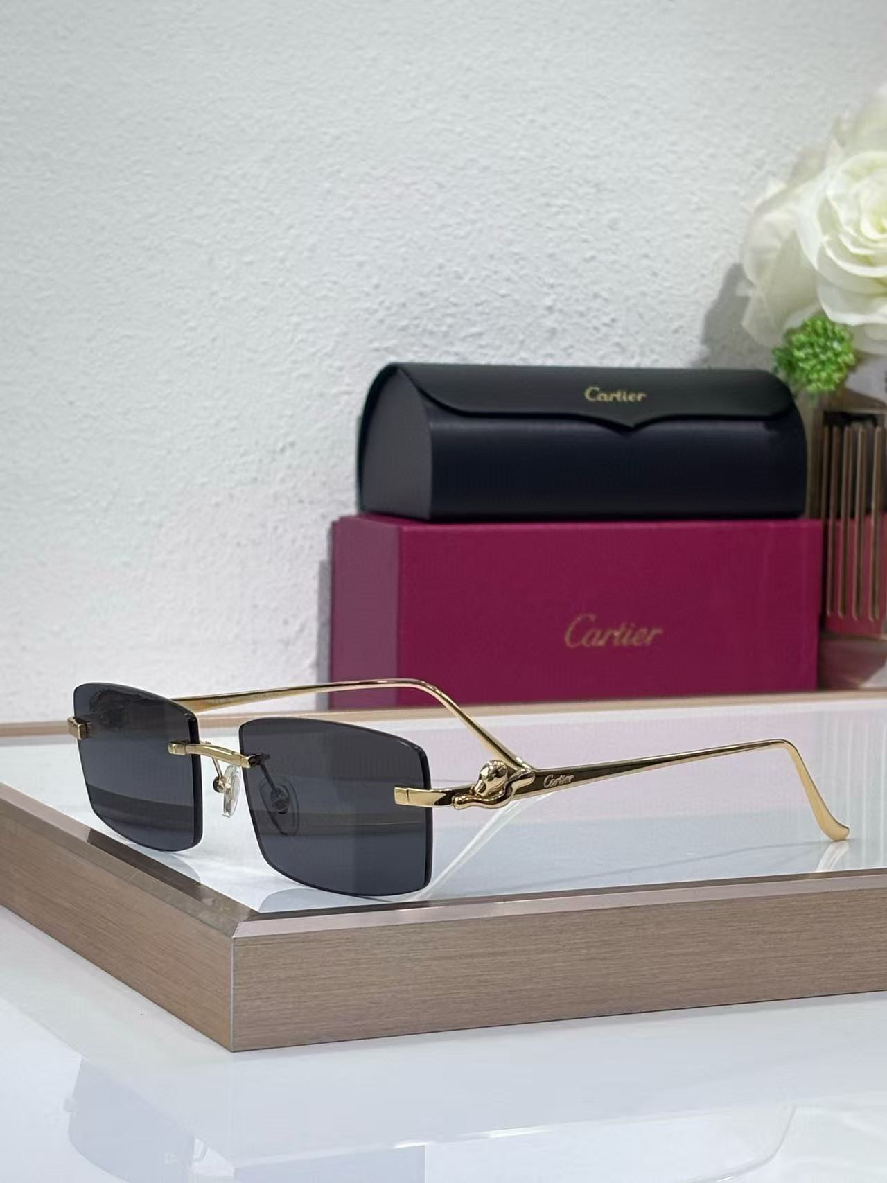 Ca*t*er glasses