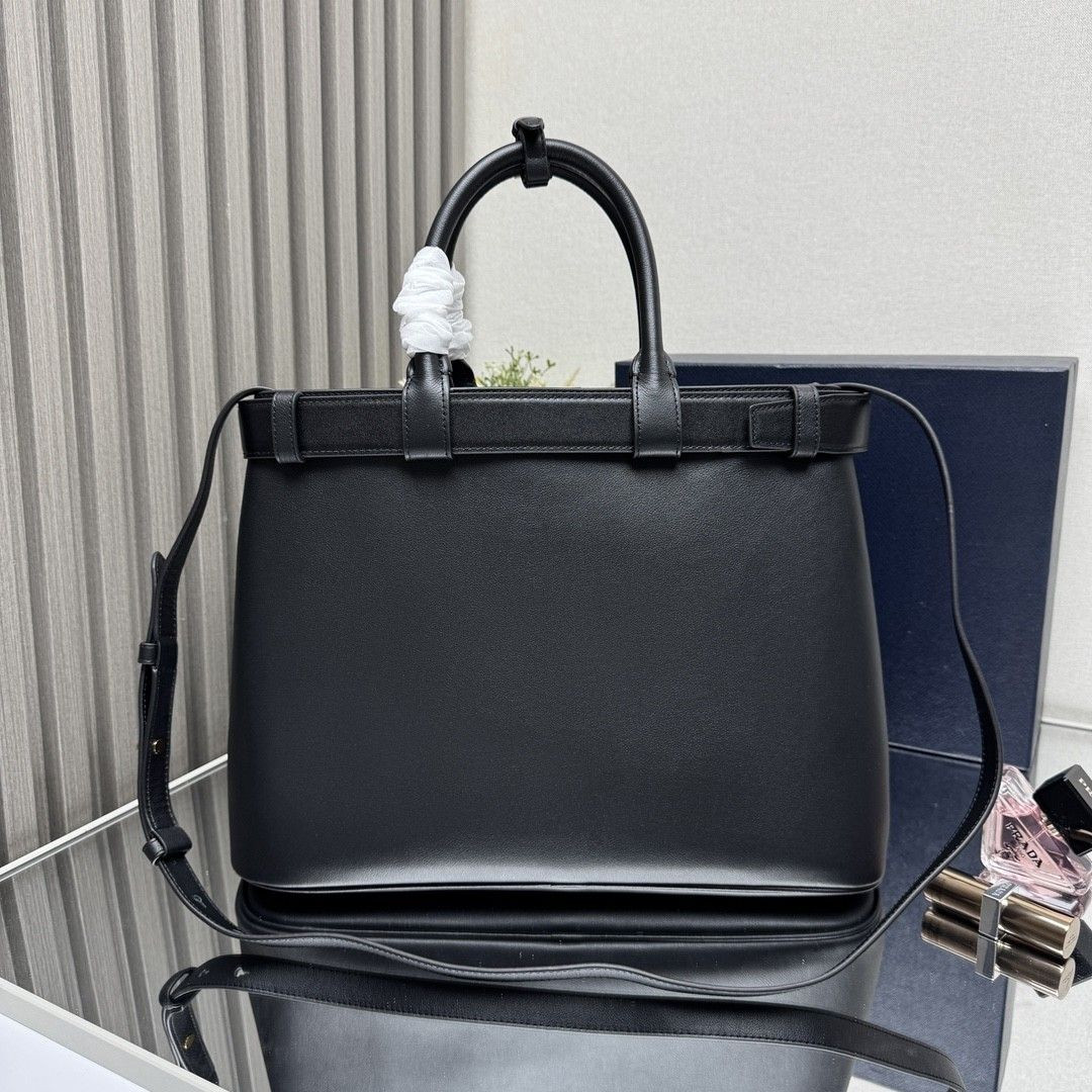 Pra*a buckle leather bag with belt black 25x35x14cm