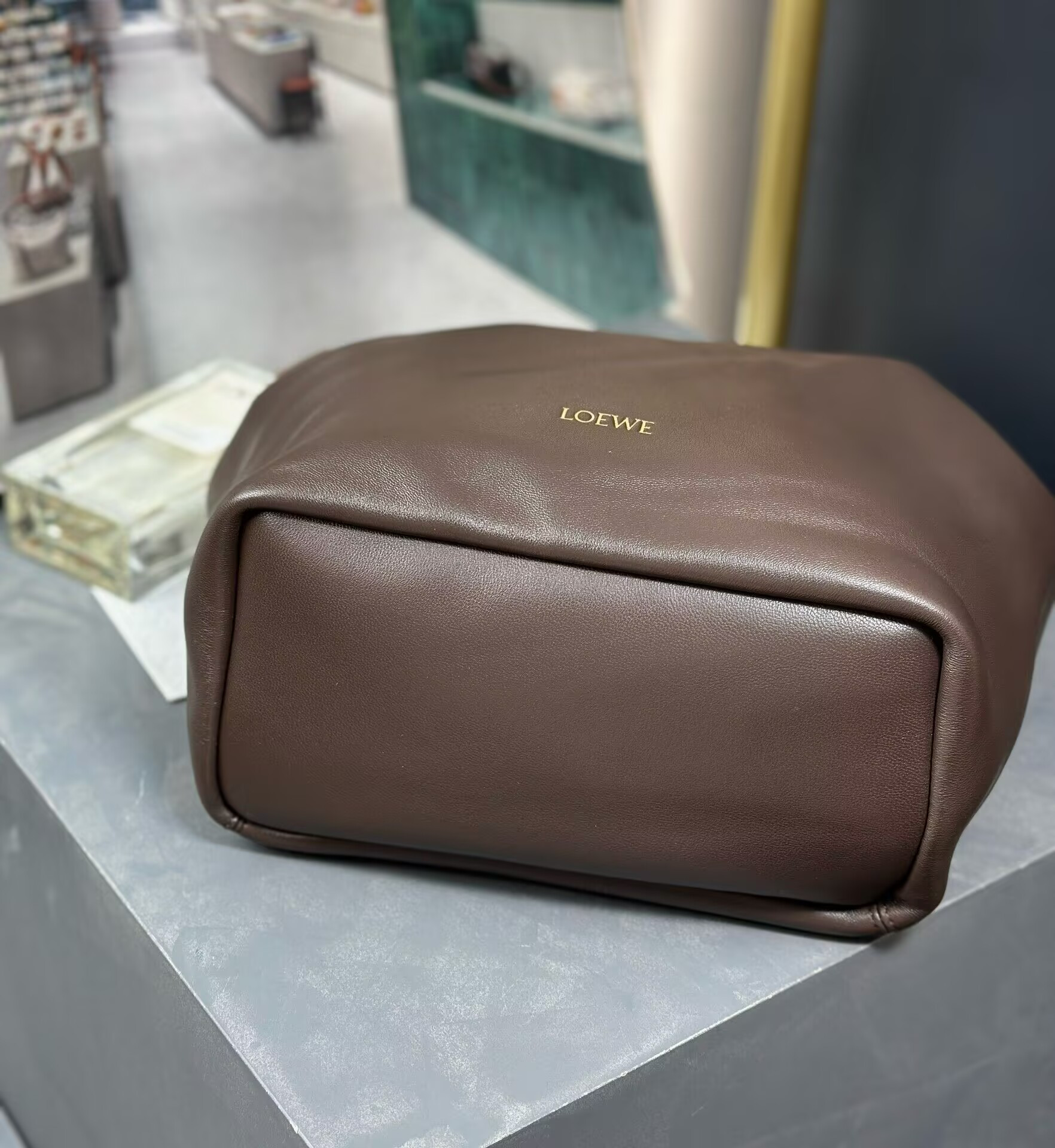 L0ew* small squeeze bag in mellow nappa lambskin 29x10.5x24cm