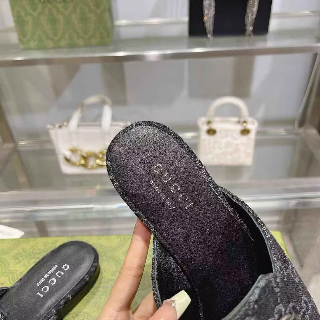 ua G*u*i princetown slipper
