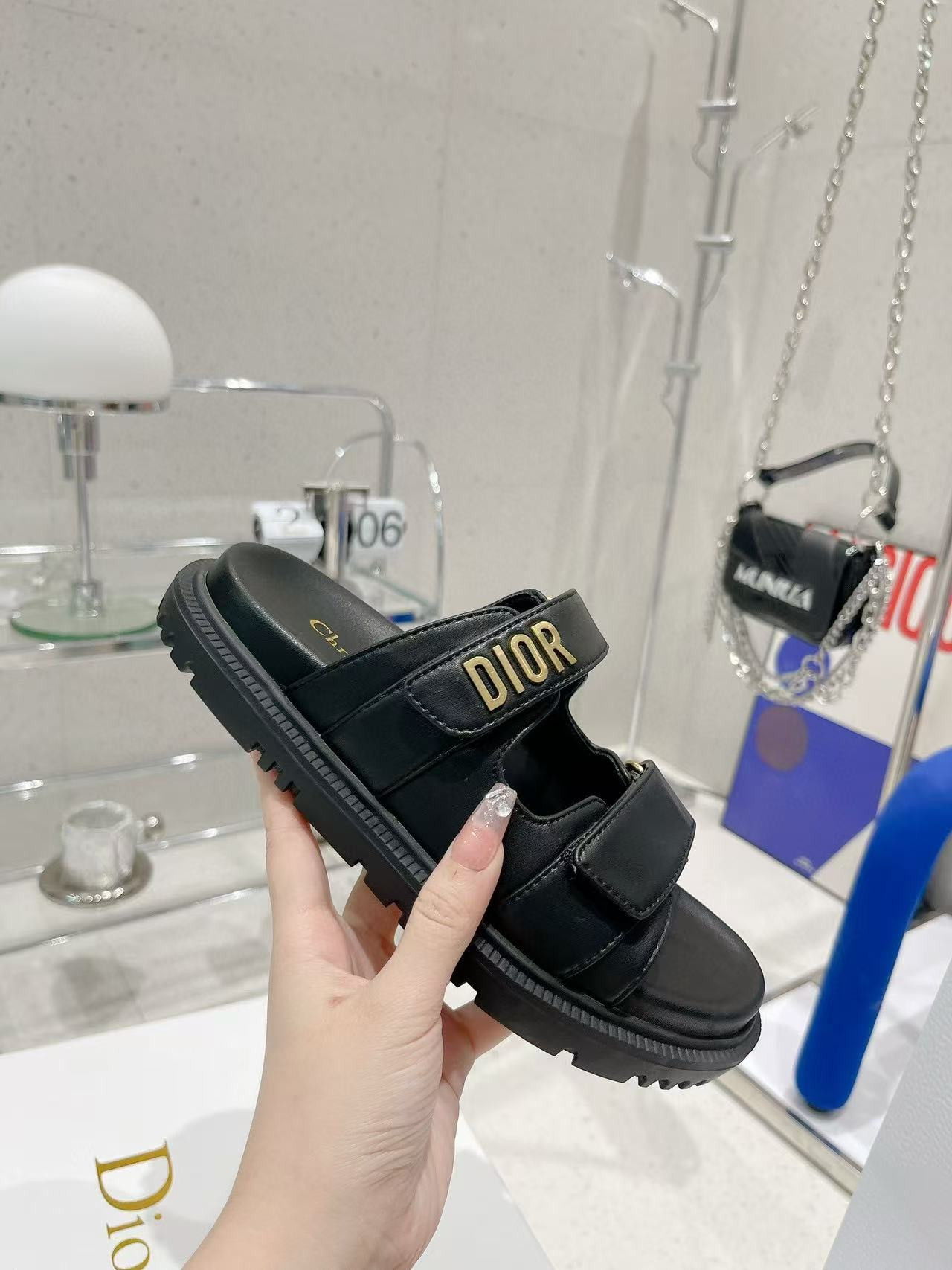 ua D*or D*oract sandal