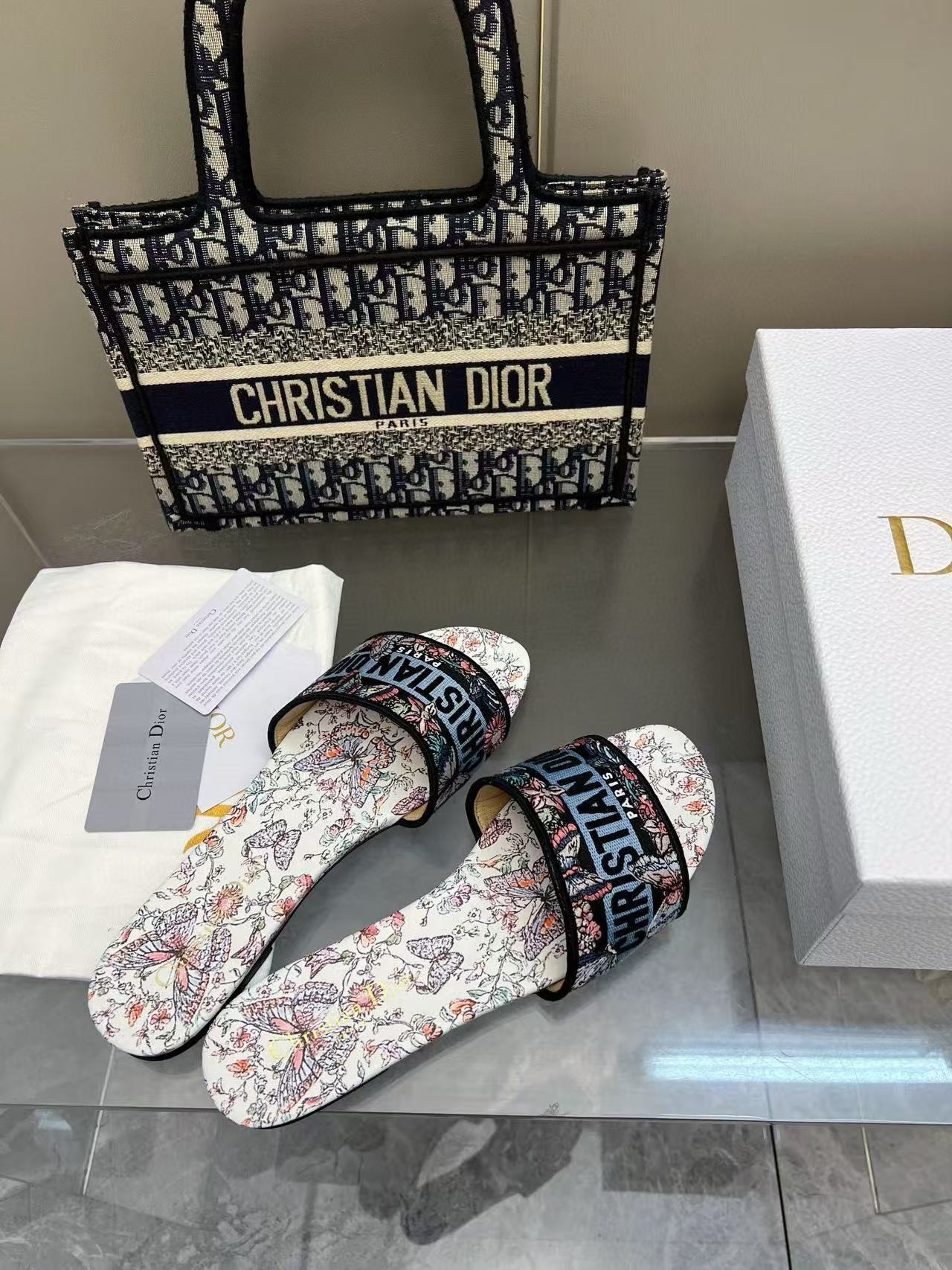 ua D*or dway slide