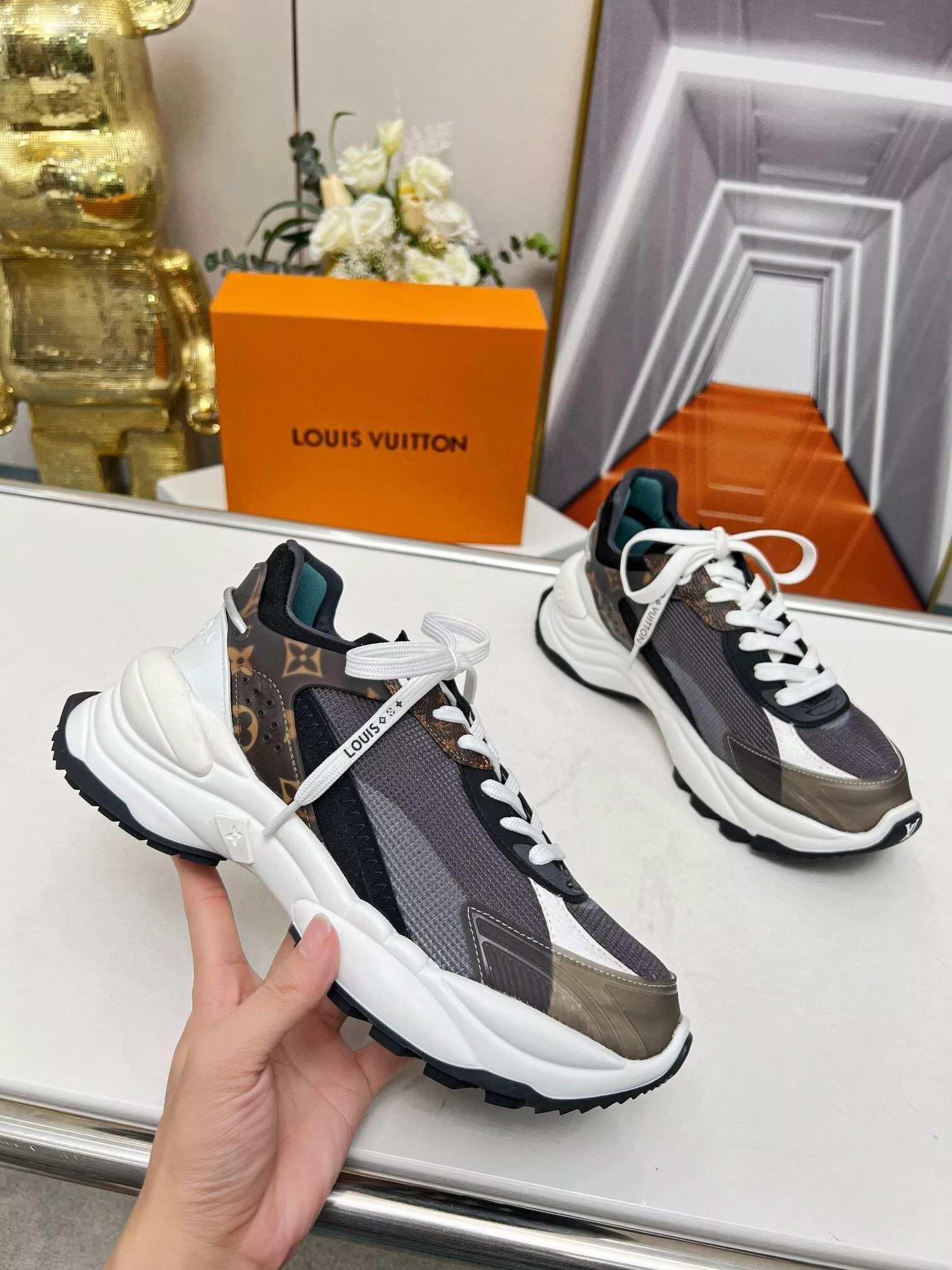 UA LV  Run 55 Sneaker