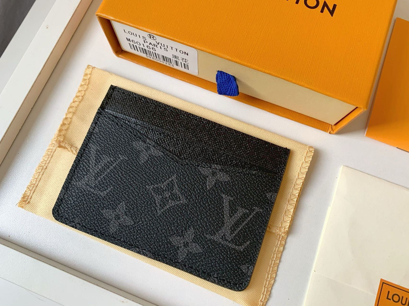 l0*is V*t0n lv card holder black 8x11cm