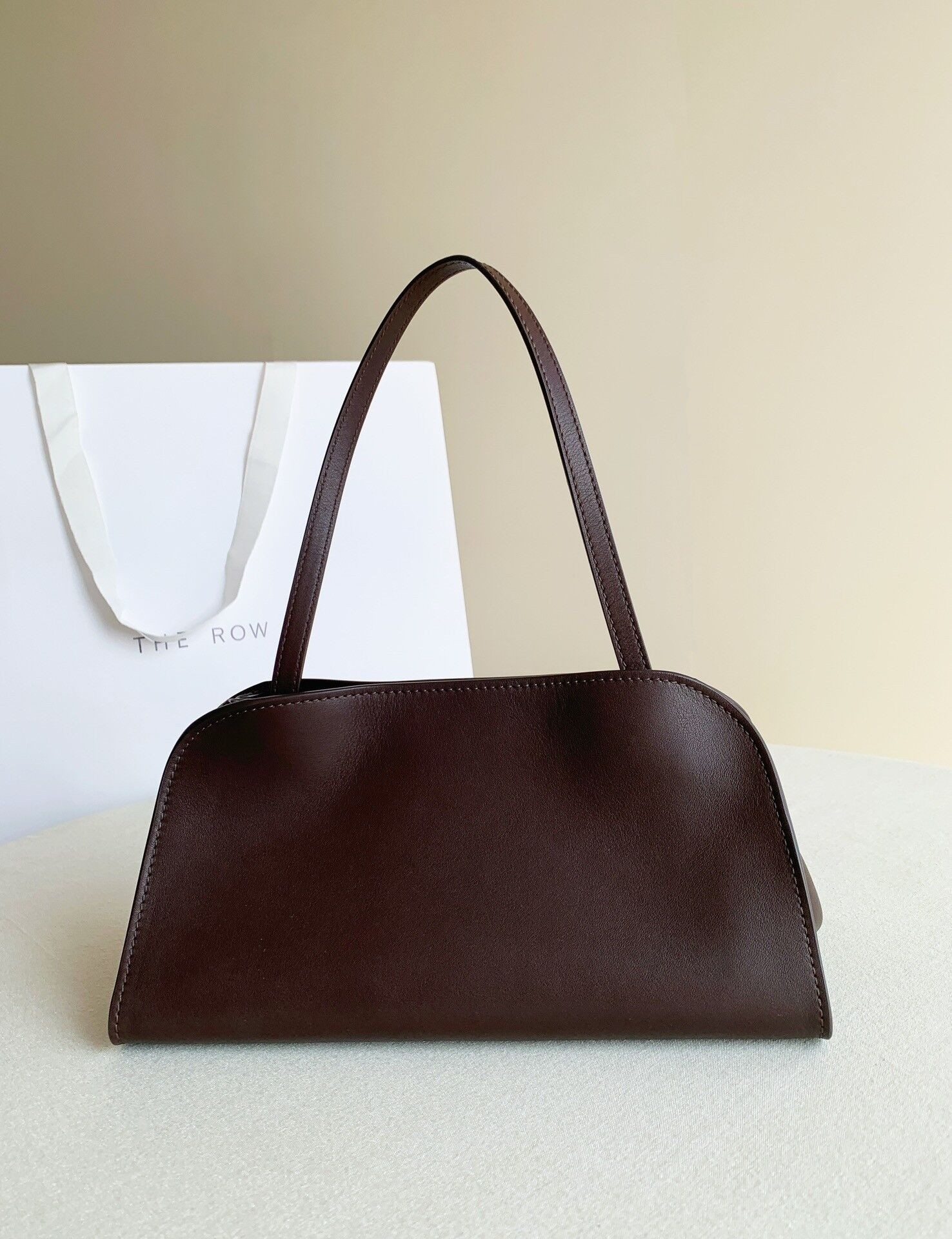 T*e R0w peggy clutch in leather 28x13x14cm