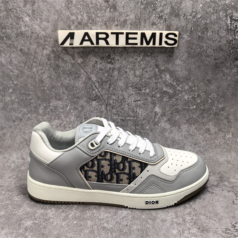 ua D*or sneaker
