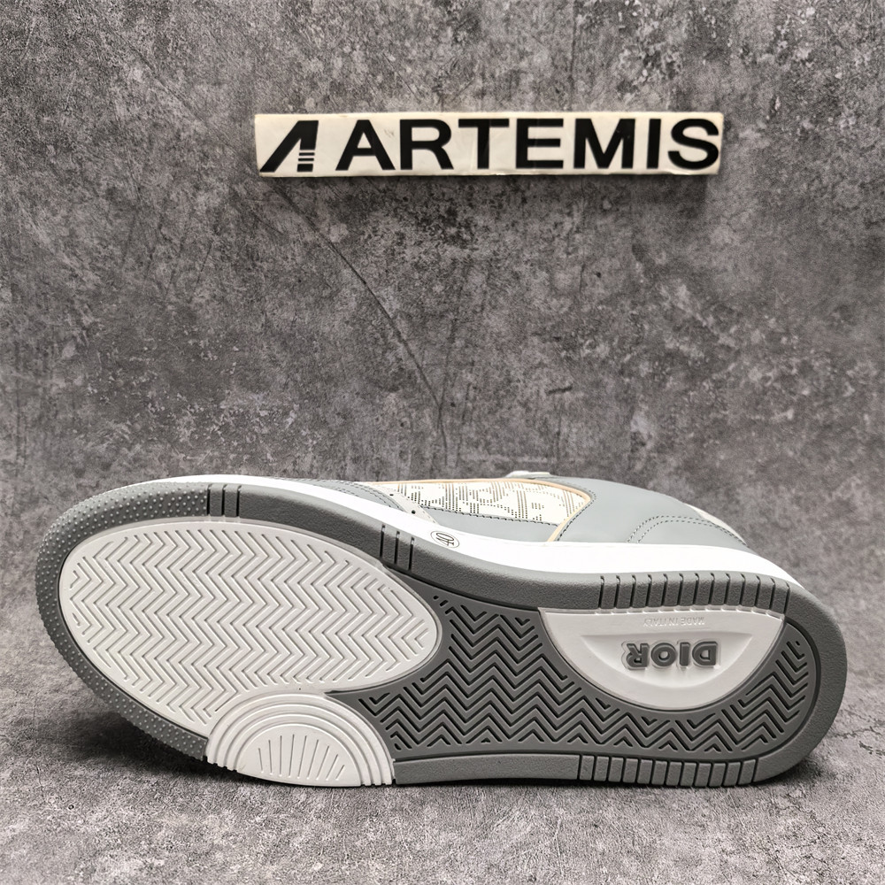 ua D*or sneaker