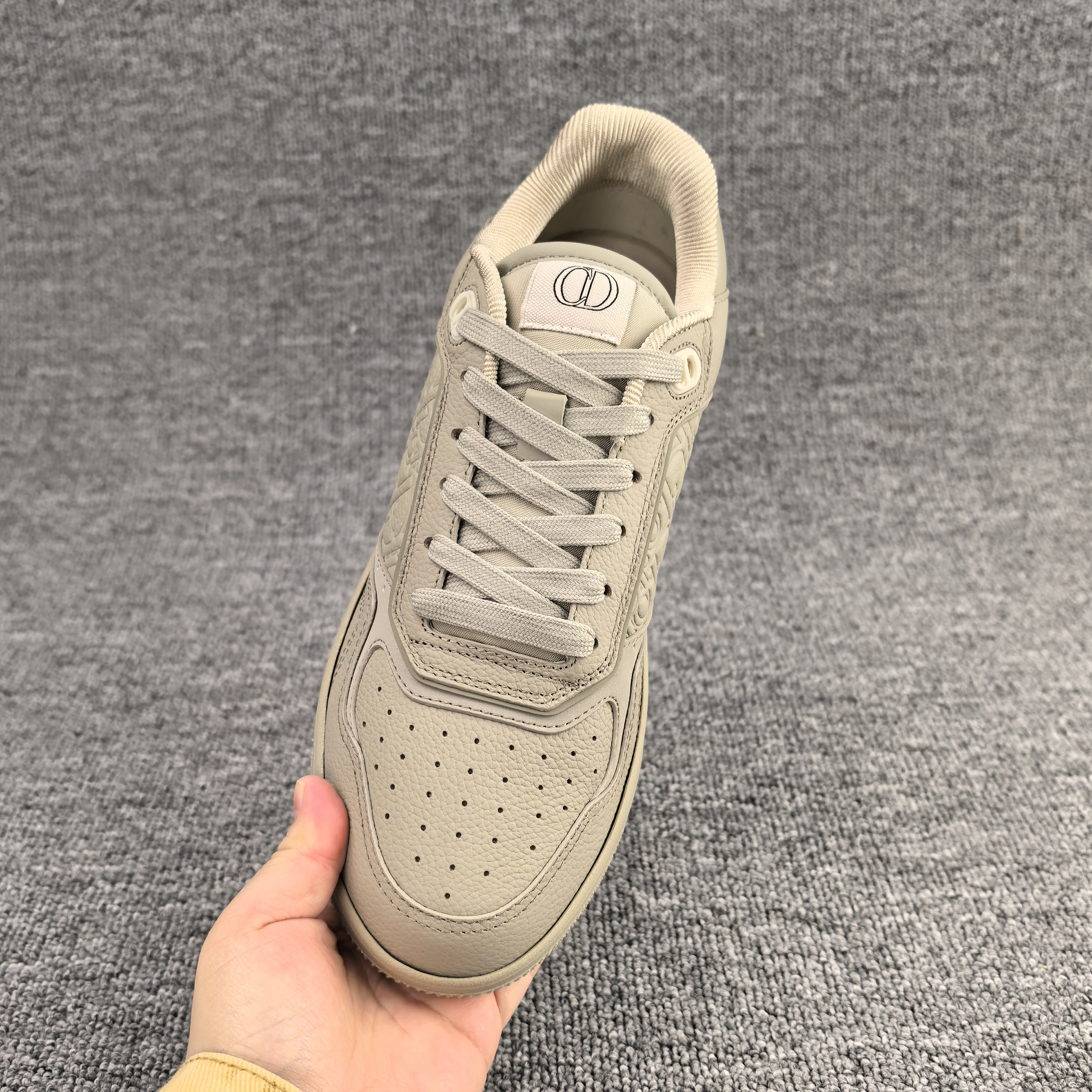ua D*or sneaker