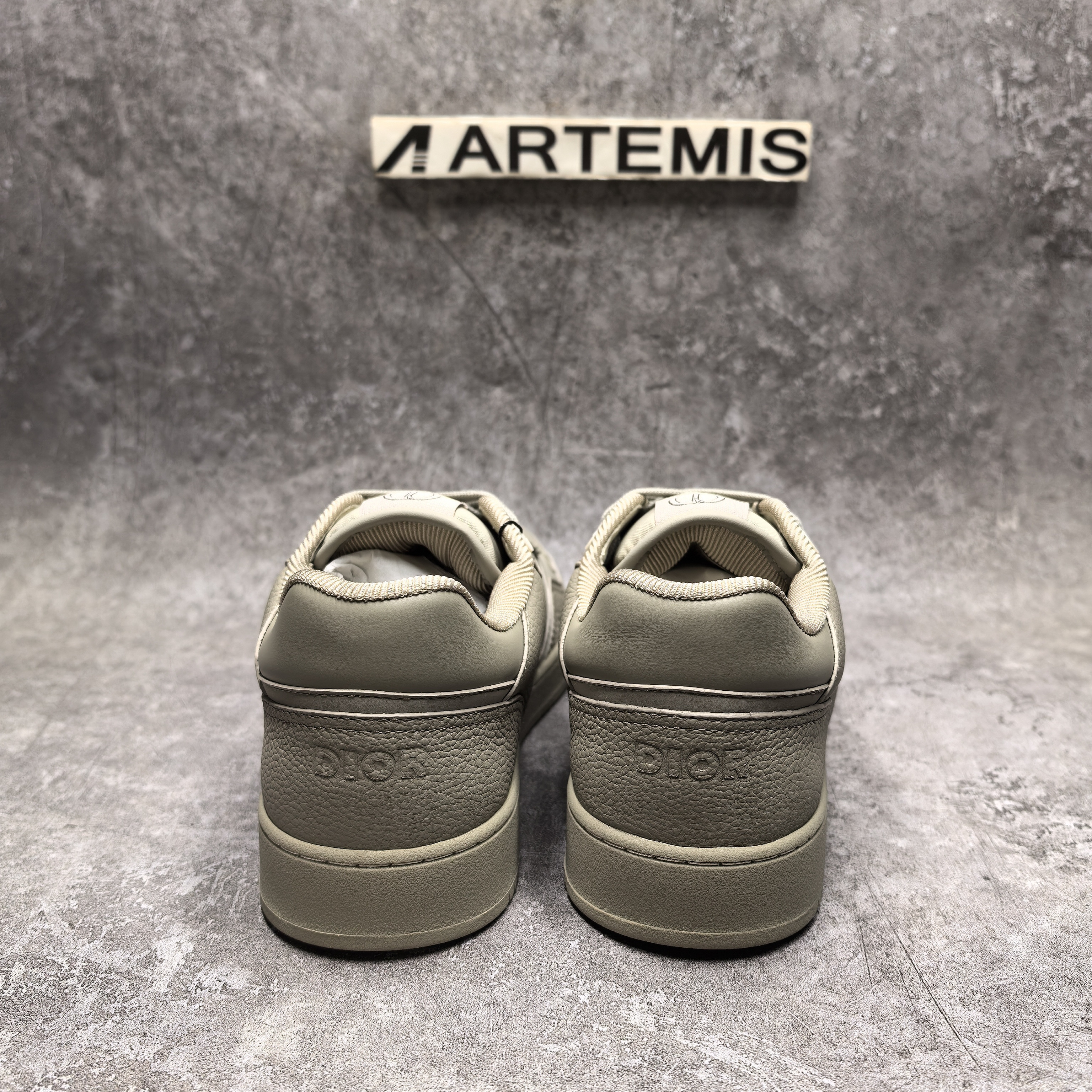 ua D*or sneaker