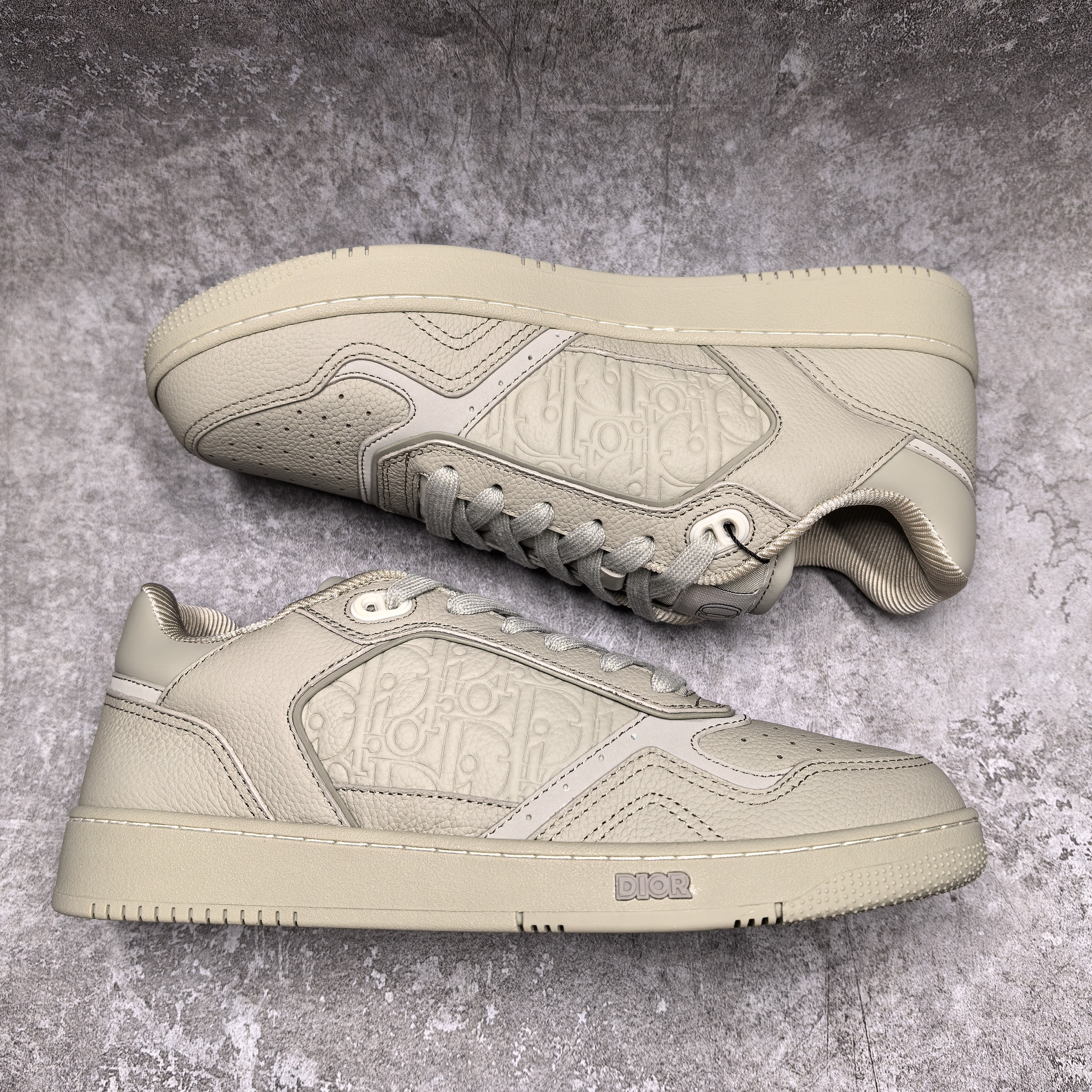 ua D*or sneaker